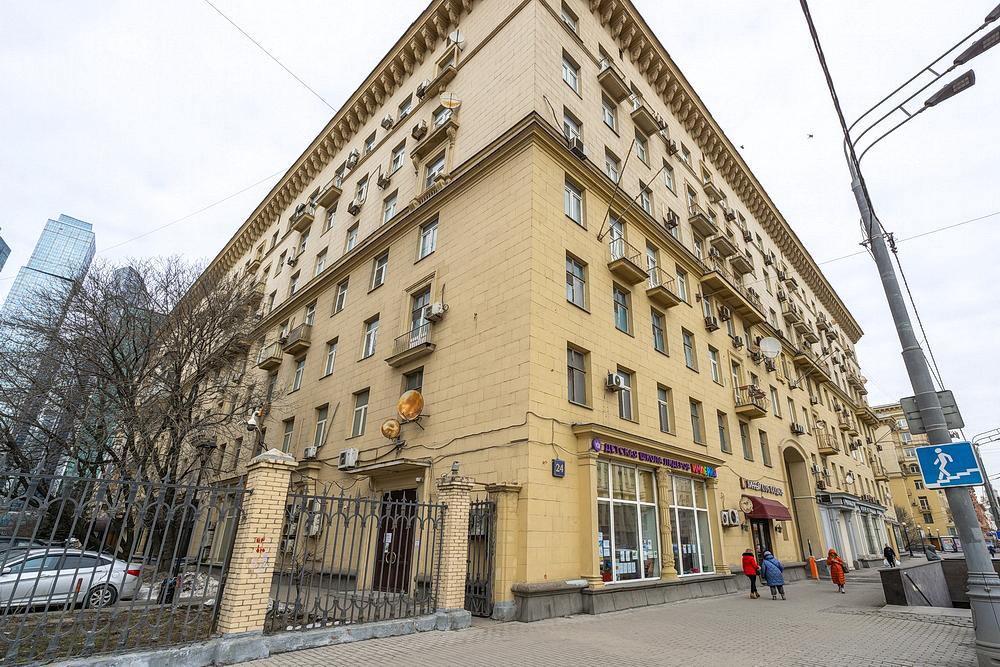 фасад дома, здание по адресу г Москва, Кутузовский пр-кт, д 24